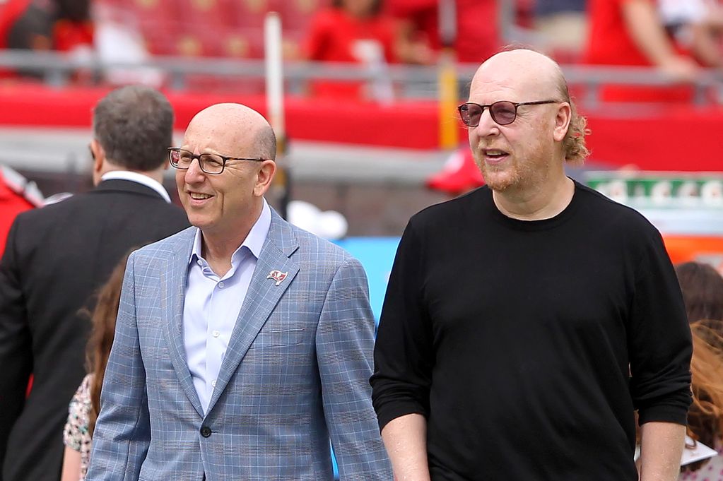 镜报：沙特富豪有意曼联，格雷泽家族考虑50亿磅出售其股份