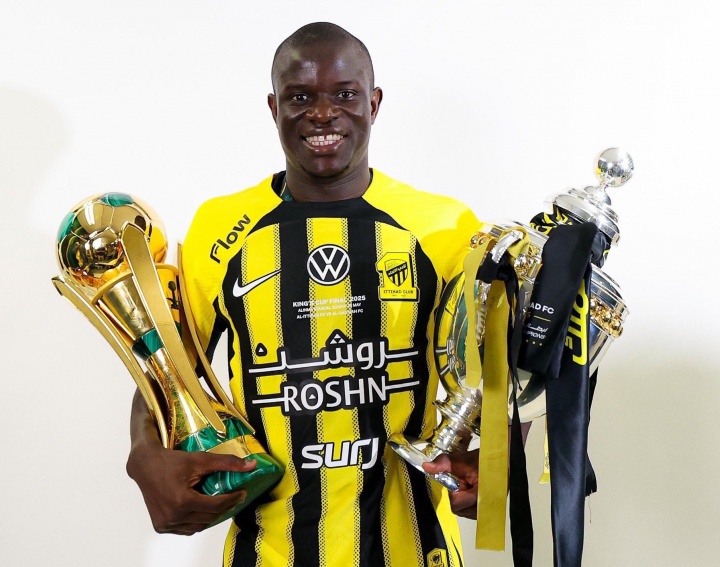 开云服务-降薪2000万！34岁坎特接受费内巴切提议，2500万欧年薪将只剩零头