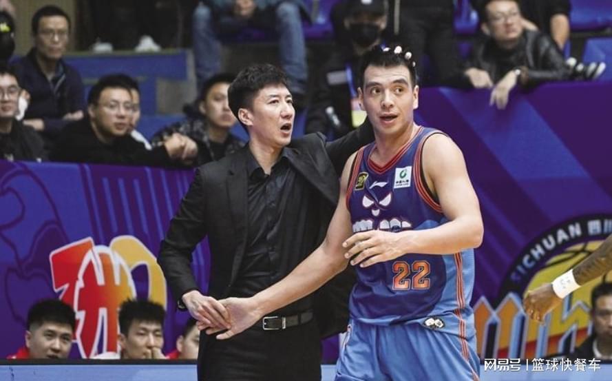 56比98惨败42分！辽篮苦主惨遭18连败：主教练顶不住申请下课？