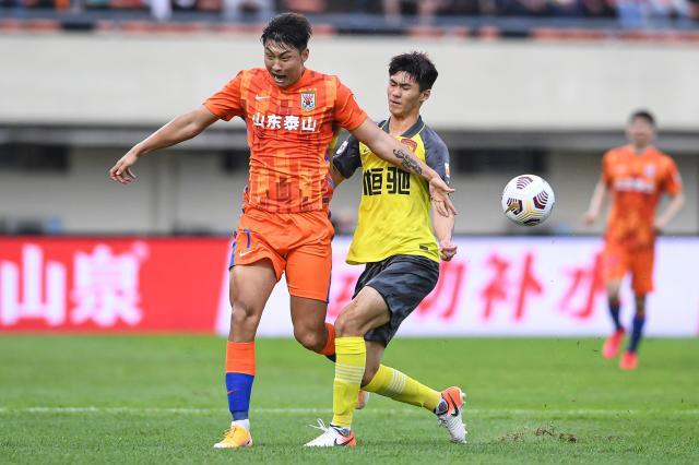 开云体育-【中超前瞻】粤鲁上演榜首对决 蒿俊闵或迎武汉首秀