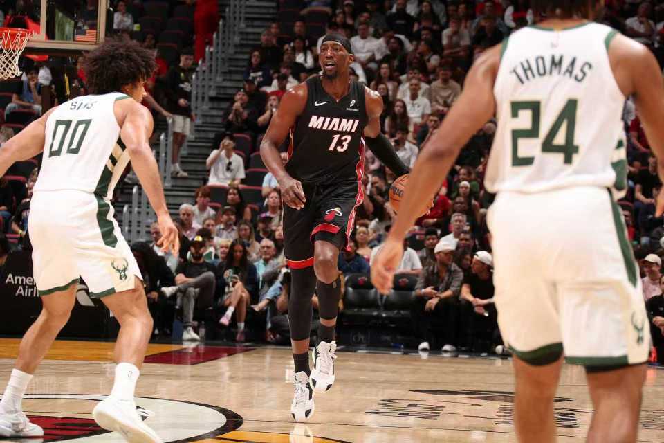 开云中国-阿德巴约83分后轰21+8！热火险胜雄鹿豪取7连胜 字母哥31+6